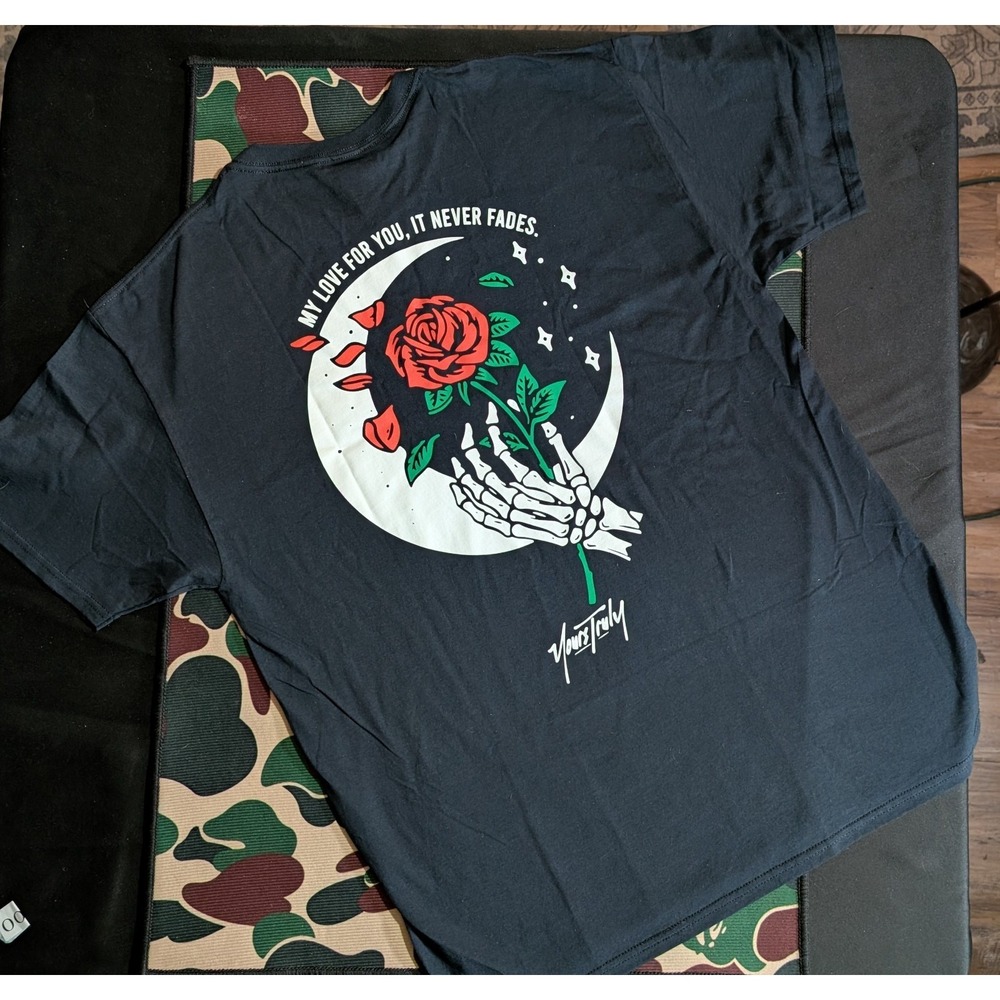 Yours Truly To The Moon Graphic T shirt Mens Lrg  NWOT